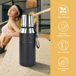 Flacons à eau thermo isolés sous vide en acier inoxydable de 34oz personnalisés avec infuseur et couvercle à rabat en acier thermique - Product Image 5