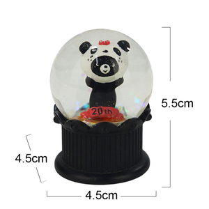 Escultura de <span class=keywords><strong>Panda</strong></span> de Resina de 45 mm, Pintada a Mano, Artística, Personalizada, Modelo de Animal, Adorno de Escritorio con Globo de Nieve, para Decoración del Hogar - Product Image 2