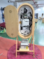 Photo Booth Cermin Ajaib Oval Kayu dengan Layar Sentuh 21,5 inci dan Kaca 40 inci, Material Kayu Oak, Dilengkapi Mini PC, Mendukung Kamera DSLR.
