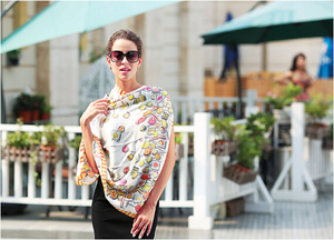 <span class=keywords><strong>Grande</strong></span> écharpe en satin de soie pure pour femmes personnalisée avec impression numérique 90*90 cm Foulard de tête 12MM Accessoires de mode pour femmes Foulard en soie - Product Image 6