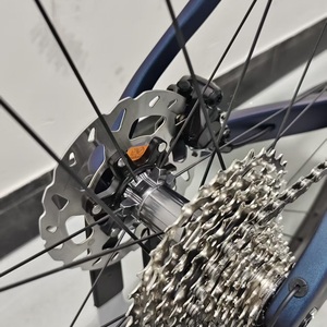 Vélo de course sur route MCELO entièrement en fibre de carbone, 24 vitesses, freins à disque, cadre léger et aérodynamique, passage des câbles interne - Product Image 6