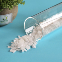 Cire PE 99% en flocons de polyéthylène, additif lubrifiant plastique pour profilés PVC, panneaux de porte WPC, films et feuilles