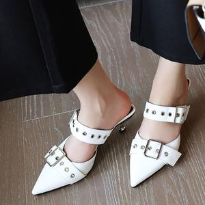 Mules à talons bas pour femme, grande taille 48, avec boucles métalliques, style stiletto, bout pointu, sandales d'été à coupe large - Product Image 1