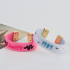 Brazalete de Joyería de Amistad Tejido con Bordado de Letras MOM Personalizado, Creativo y Abierto, Color Rosa, Regalo para el Día de la Madre - Product Image 5