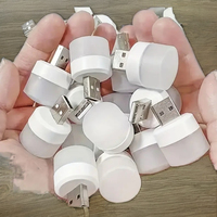 Mini lampe de nuit LED au design moderne, couleur chaude, en ABS, avec prise USB en forme de lune pour la lecture et la recharge de la batterie externe