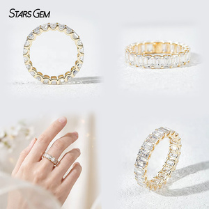 Bague de mariage Starsgem en or blanc 10K et or jaune avec diamant de laboratoire taille émeraude - Product Image 3