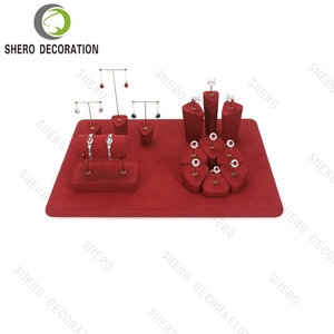 Exhibidores de Joyería de Microfibra Roja de Lujo con Diseño de Diamantes, Set de Exhibición de Alta Gama para Tiendas Minoristas - Product Image 3