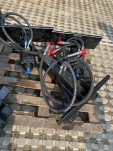 Attacco Idraulico a Pinza Cartiwell per Mini Skid Steer e Caricatore Cingolato - Product Image 6