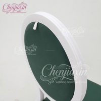 Chaise de salle à manger de style français moderne, cadre blanc, dossier capitonné en cuir vert foncé, chaise d'appoint pour événement de mariage
