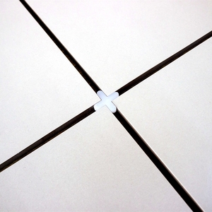 Clips Separadores de Azulejos de Plástico Modernos, Componentes Metálicos para Azulejos de Cerámica y Porcelana, Sistema de Nivelación de Azulejos de Piso/Pared Duradero e Impermeable - Product Image 3