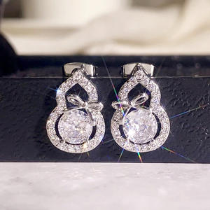 Orecchini in Oro Bianco con Diamanti Taglio Brillante Rotondo Colore D Diamanti Naturali Gioielli Classici da Sposa per Donna - Product Image 5