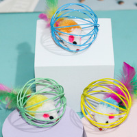 Juguetes interactivos al por mayor para gatos, jaulas, juguetes para masticar de alambre de hierro con plumas de colores y pintura de colores, medianos, para interior/exterior, sólidos.