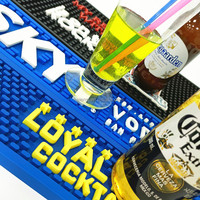 Tapis de bar à cocktails de luxe écologique personnalisé tapis de bière en caoutchouc PVC souple avec logo en relief accessoires de chemin de goutte à goutte de bar personnalisés