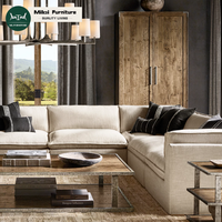 Canapé modulaire classique de Californie pour salon, avec accoudoirs effilés et bordure discrète, mobilier confortable et doux pour appartement