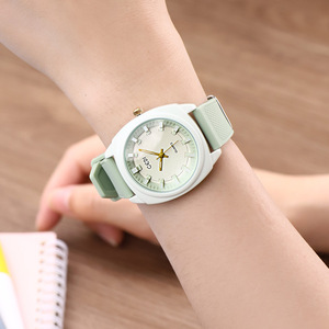 Nuevo reloj de cuarzo diario con correa de silicona, estilo sencillo, resistente al agua, en colores dulces, para mujer. - Product Image 1