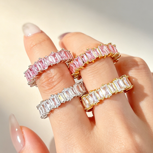 Anillos de eternidad con circonita cúbica 3A chapados en oro, diseño clásico, listos para enviar, para mujer - Product Image 1