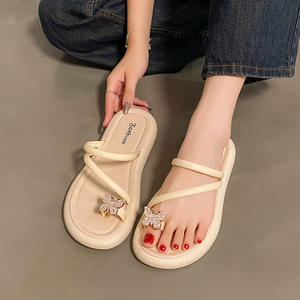 Chanclas <span class=keywords><strong>de</strong></span> <span class=keywords><strong>mariposa</strong></span> para mujer, tendencia <span class=keywords><strong>de</strong></span> moda <span class=keywords><strong>de</strong></span> verano, desgaste exterior, suelas planas resistentes al desgaste, tacos con Clip, férula, zapatos <span class=keywords><strong>de</strong></span> playa para - Product Image 1