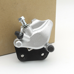 Usine directement hydraulique étrier <span class=keywords><strong>de</strong></span> <span class=keywords><strong>frein</strong></span> à 4 pistons <span class=keywords><strong>AP</strong></span> étriers <span class=keywords><strong>de</strong></span> <span class=keywords><strong>frein</strong></span> <span class=keywords><strong>de</strong></span> course pompe à étrier <span class=keywords><strong>de</strong></span> <span class=keywords><strong>frein</strong></span> avant pour moto - Product Image 5