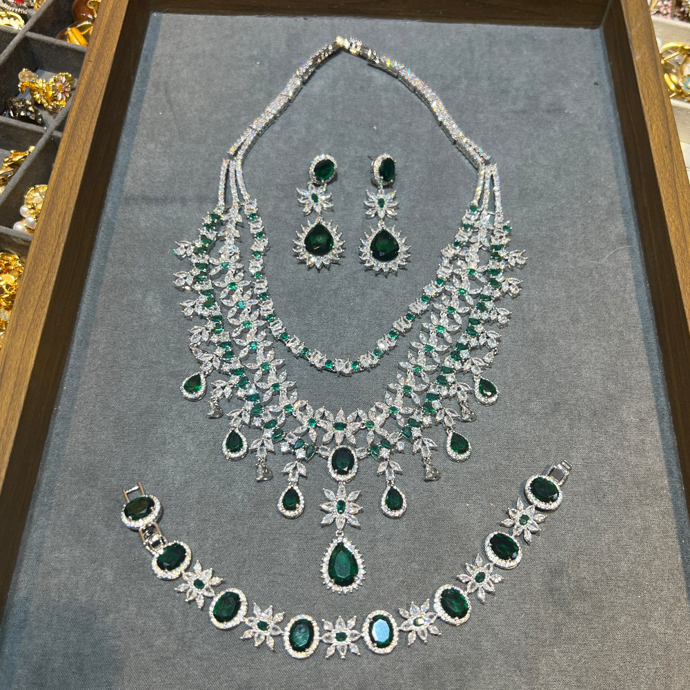 Green necklace*