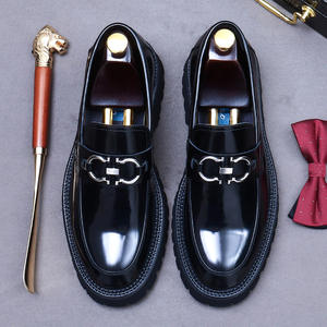 Chaussures en cuir décontractées pour hommes, style business, avec lacets gravés, dessus en cuir verni, imperméables et résistantes à l'usure - Product Image 1