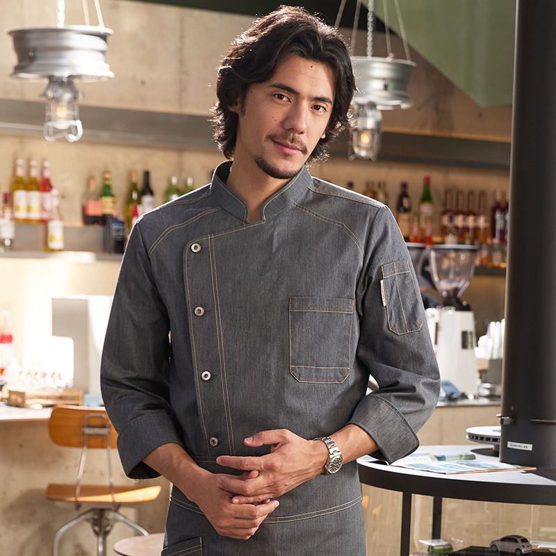 เสื้อสีเทามีแขนยาว