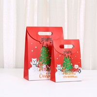Weihnachtsgeschenktüten-Set mit ausgestanztem Griff, flexodruckbedruckte rot-grün-weiße Papiertüten mit Weihnachtsmann-, Rentier- und Weihnachtsbaumkranz-Design, Großhandel