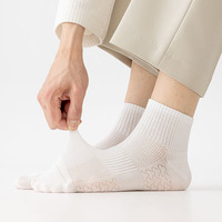 Chaussettes de sport pour hommes, vente en gros, printemps/été, maille respirante, anti-transpiration, chaussettes de course sans couture pour jeunes