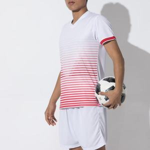 Service OEM, conception personnalisée, maillots de football professionnels pour hommes, maillots de club, haute qualité, transfert thermique, découpe automatisée, 100% polyester - Product Image 1