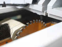 Sierra Recíproca CNC de Alta Eficiencia Mingan NP330 de 100 mm para Paneles de Madera con Cilindro de Alimentación de Precisión