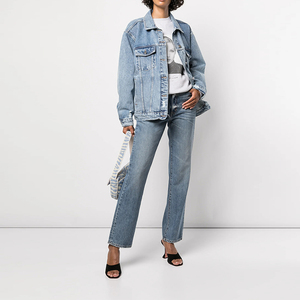 Blouson de camionneur <span class=keywords><strong>en</strong></span> <span class=keywords><strong>jean</strong></span> pour <span class=keywords><strong>femme</strong></span> personnalisé bleu clair surdimensionné lavage lourd détruit bouton manches longues Streetwear automne hiver - Product Image 1