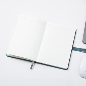 Set de Regalo Ejecutivo Personalizable: Diario, Botella de Agua de Lujo, Libreta, Bolígrafo y Termo Inteligente en Caja de Regalo Verde Oscuro - Product Image 3