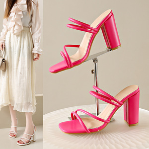 Sandalias de tacón alto con punta en pico y diseño hueco, estilo veraniego, para mujer, ideales para combinar con faldas. - Product Image 2
