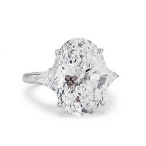 Anillo de Compromiso de Oro Blanco de 14k con Diamantes de Corte Ovalado y Triangular, Engaste de Garras, Estilo Clásico, Joyería Fina para Mujer - Product Image 1