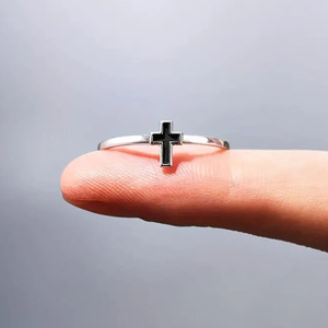 Anello Minimalista a Croce Smaltato per Donna, Gioiello da Dito alla Moda - Product Image 3