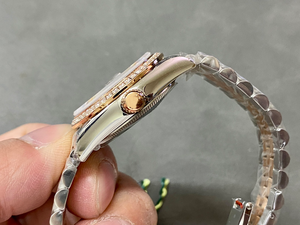 Montre mécanique classique pour femme, noble et élégante, avec un design entièrement serti de moissanite scintillante - Product Image 3