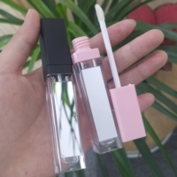 Tubes de brillant à lèvres LED rose et noir de 8,5 ml avec miroir, conteneur vide pour huile à lèvres et emballage personnalisé avec logo