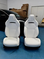Améliorez et remplacez les sièges de votre Tesla 3, Y ou X avec des kits de personnalisation intérieure haut de gamme incluant des housses de siège en éponge.