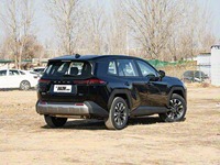 Toyota RAV4 Hybride 2.5L 4x4 Édition Luxe Sièges en Cuir SUV Compact 2026 – Livraison Immédiate en Stock – Pneus Tout-Terrain