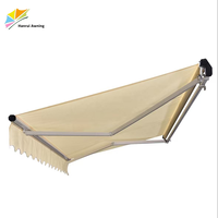 Auvents rétractables personnalisables en polyester et aluminium - Fonctionnement manuel, résistants au vent et aux UV, pour terrasses et usage commercial