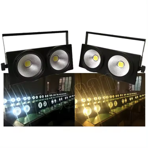 Nouveauté 200w RGBW Audience Light Cob Led Blinder Light pour Studio Party - Product Image 1