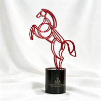 Trophée personnalisé en métal abstrait avec sculpture de cheval en ligne artística, base noire, souvenir d'événement équestre, cadeaux, logo personnalisé