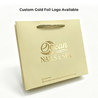 Sacs cadeaux en papier épais personnalisés, sacs de shopping avec logo en feuille d'or, papier couché mat pour l'emballage de produits de beauté, de salons de manucure et de spas