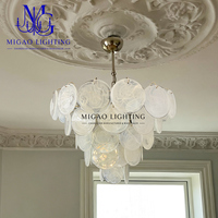 Grand lustre vintage médiéval français, suspension en verre en forme de nuages blancs superposés pour villa, hall et espaces intérieurs