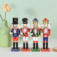 Großhandel 7,09 Zoll Holz-Nussknacker-Soldaten-Set Handbemalte Weihnachtstischfigur Heim-Feiertagsdekoration