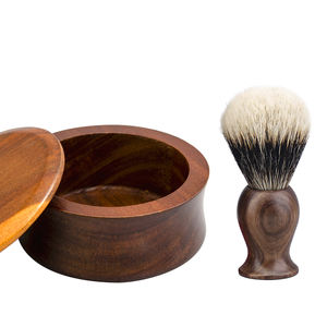 ZY Ensemble <span class=keywords><strong>de</strong></span> blaireaux pour hommes avec manche en bois <span class=keywords><strong>de</strong></span> noyer Bol en bois <span class=keywords><strong>de</strong></span> sapele Logo personnalisable Brosse à <span class=keywords><strong>cheveux</strong></span> synthétique/blaireau Savon à raser - Product Image 1