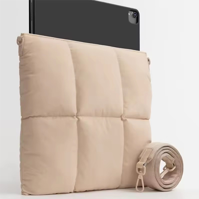 Custom Fashion Trendy Light Weight Waterproof 13 Inch 14 Inch Quilted Tablet Shoulder Bag Nylon Puffy Laptop Bag