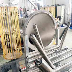Machine automatique de fabrication de conduits d'air en aluminium flexible isolé - Product Image 3