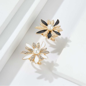 Flower Clip-on <b>Earrings</b> With Pearl And Rhinestones Black And White Everyday Wear - Product Image 2
