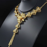 Ensemble de colliers en laiton plaqué or 24 carats Z H Jewelry Wholesale, bijoux élégants et imposants pour femmes, accessoires de mode vintage.