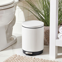 Vente en gros de poubelle de 5 L avec couvercle, poubelle de salle de bain blanche avec pédale, mini poubelle pour la maison et le bureau